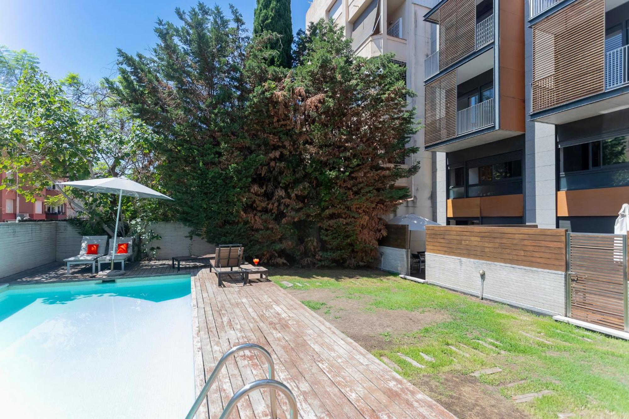 My Space Barcelona Pool Garden Apartments — Photos 1